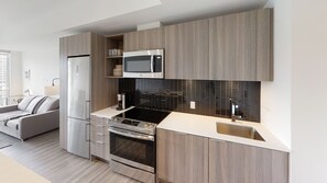 Réfrigérateur, micro-ondes, four, lave-vaisselle