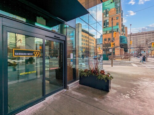 Lovely 1-BR in DT Toronto