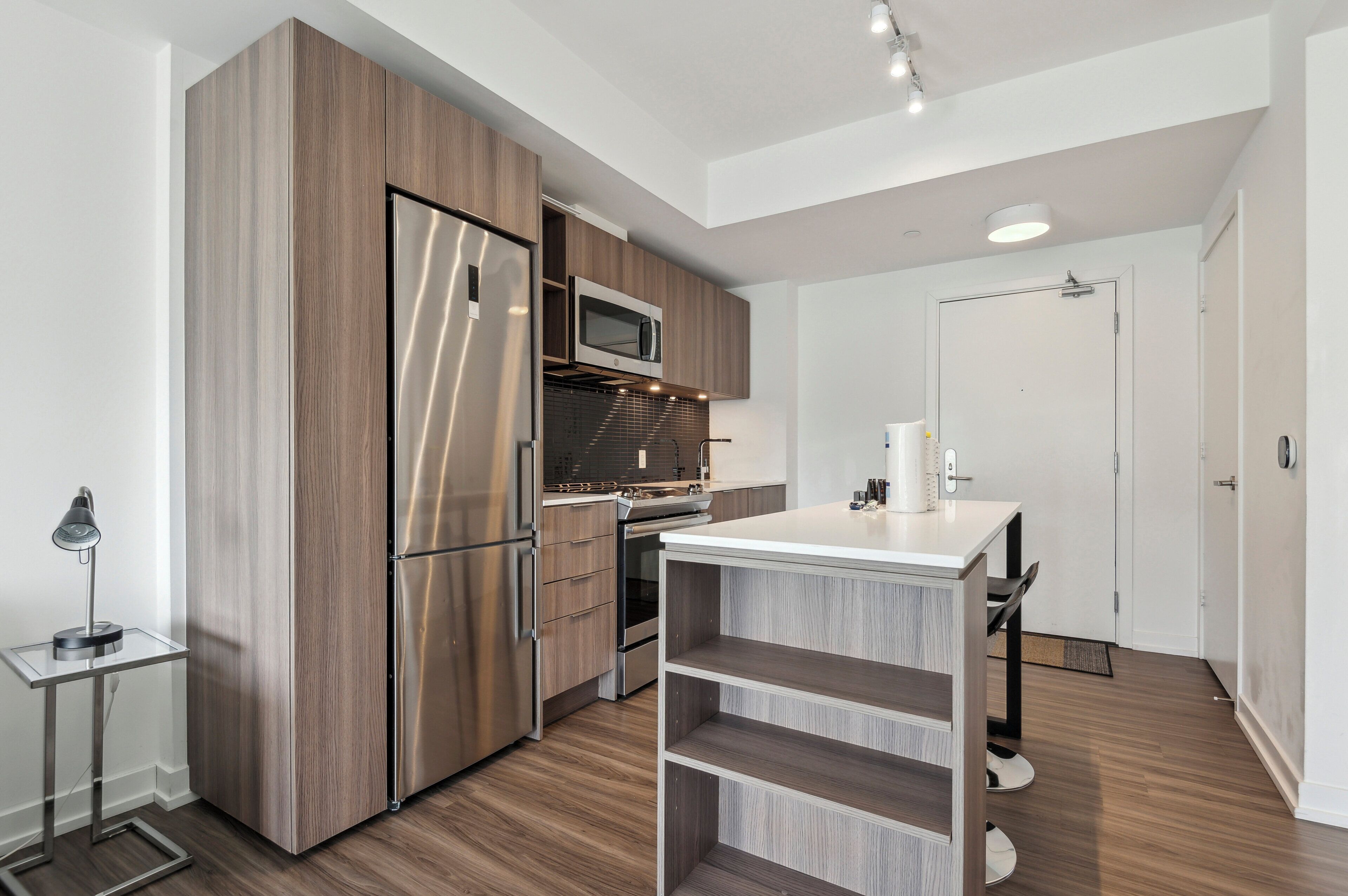 Refrigerador, microondas, horno y parrilla de estufa 