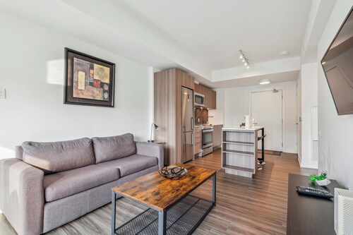 Lovely 1-BR in DT Toronto