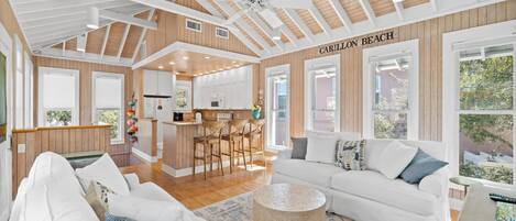 House, Courtyard View | Living area | 40-inch Smart TV with digital channels, Netflix, Hulu
