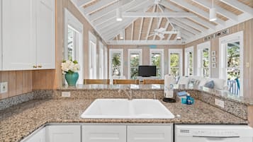 House, Courtyard View | Private kitchen