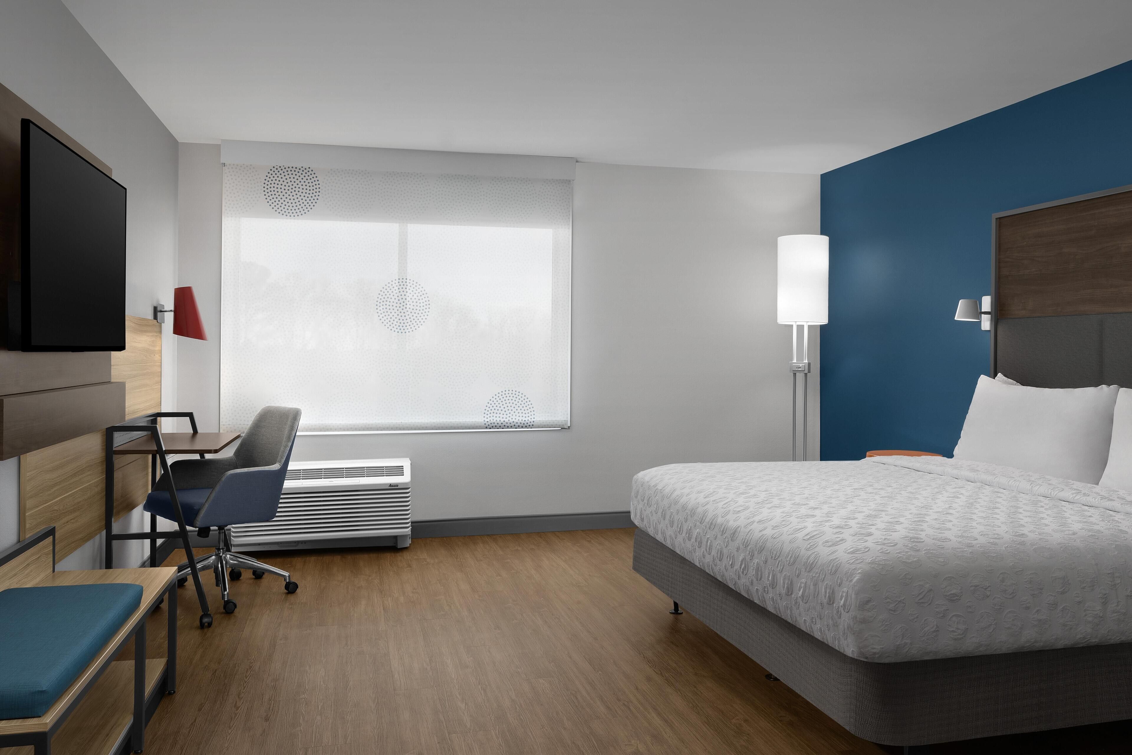 Desk, laptop workspace, iron/ironing board, free WiFi