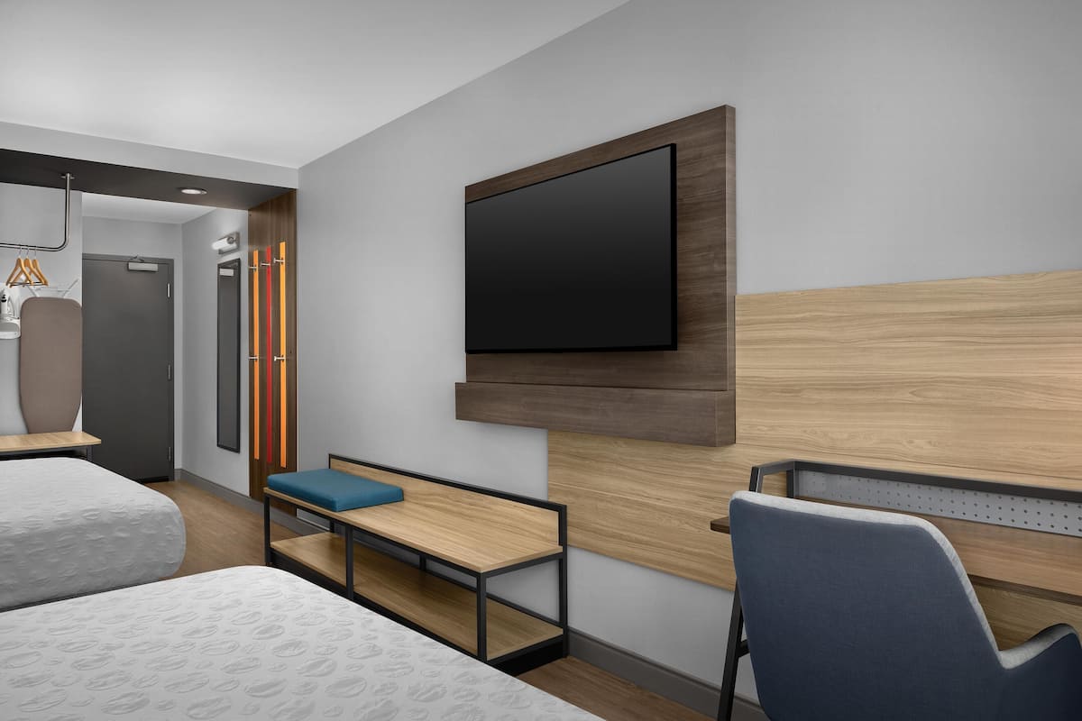 Desk, laptop workspace, iron/ironing board, free WiFi