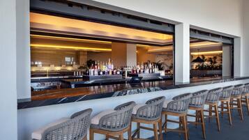 3 bars/lounges, rooftop bar, rooftop bar