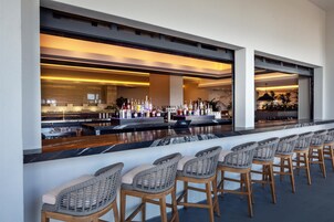 3 bars/lounges, rooftop bar, rooftop bar