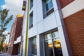 Exterior - Home2 Suites By Hilton Memphis Downtown (Memphis)