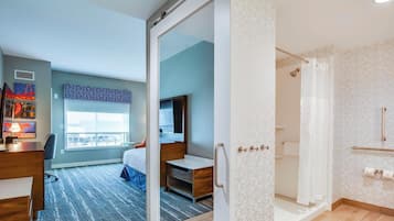 Rum - 1 kingsize-säng - tillgänglighetsanpassat - badkar (Nonsmoking) | Strykjärn/strykbräda och sängkläder