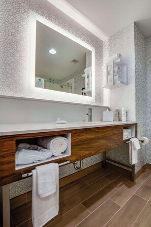 Towels - Hampton Inn & Suites By Hilton Louisville East Oxmoor (Louisville)