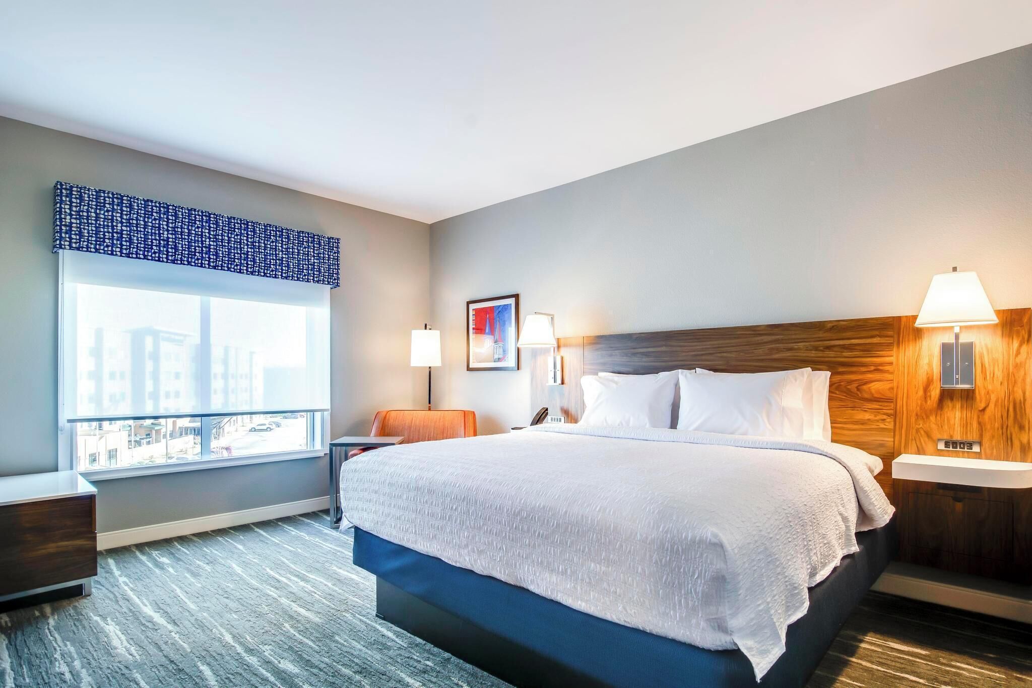 Kamer, 1 kingsize bed, koelkast & magnetron | Beddengoed