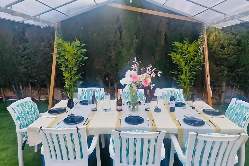 Zona a l'aire lliure per a la celebració de banquets