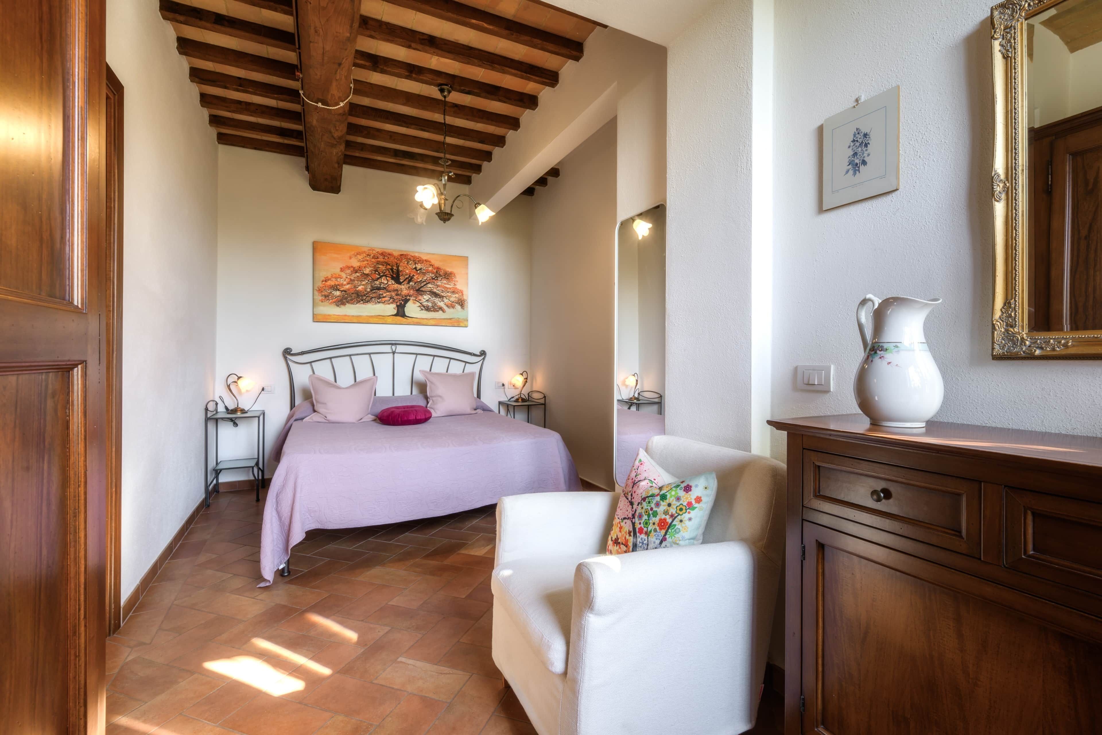 1 habitación, tabla de planchar con plancha, wifi y ropa de cama 