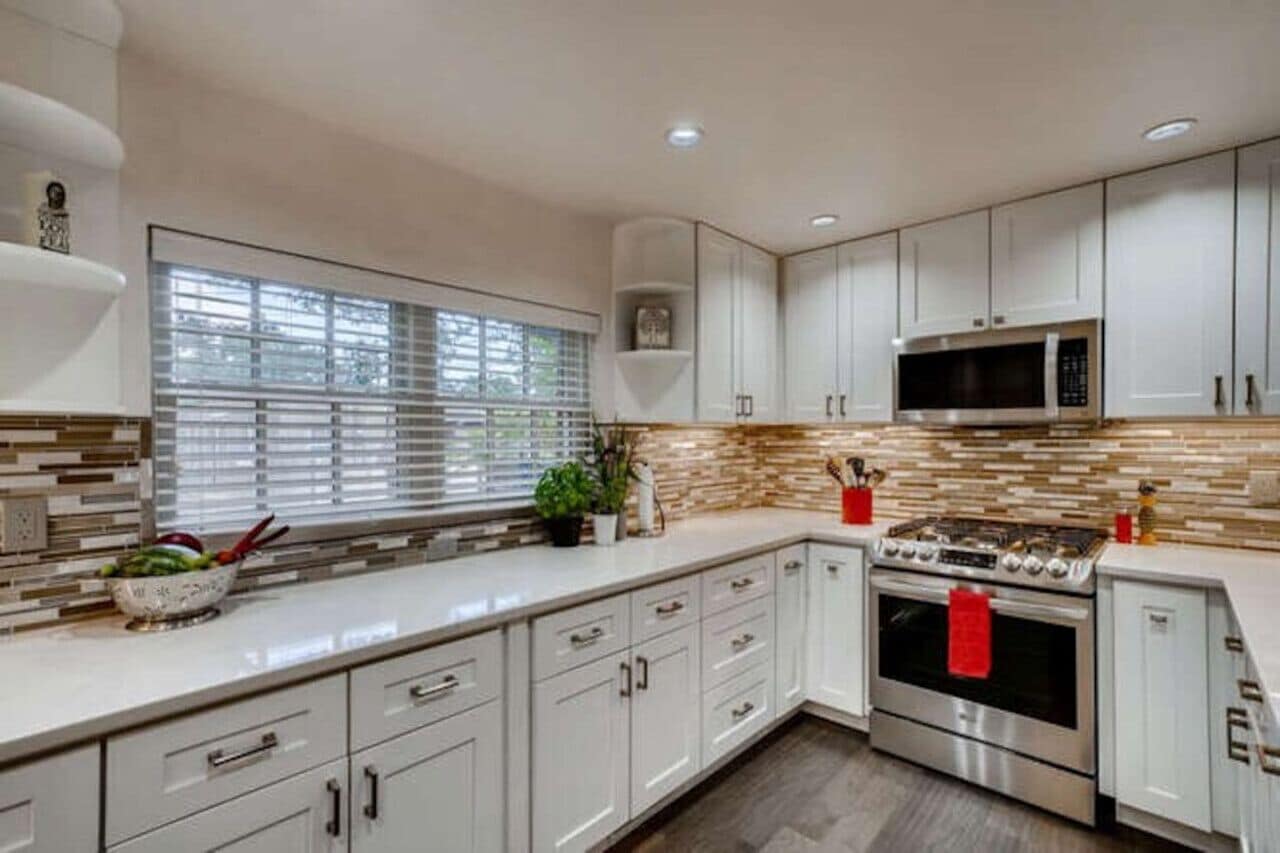 冰箱、微波炉、烤箱、炉灶