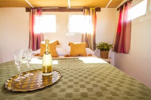 4 chambres, fer et planche à repasser, Wi-Fi, draps fournis