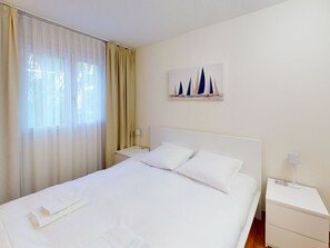 1 bedroom, iron/ironing board, travel cot, WiFi