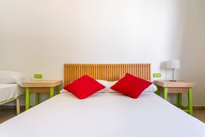 Desk, iron/ironing board, WiFi, bed sheets