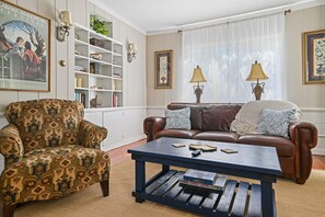 Smart TV, books, stereo, printers
