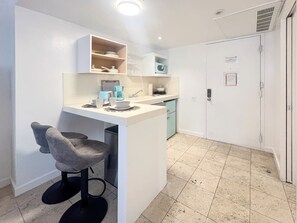 冰箱、微波炉、炉灶、茶具/咖啡用具