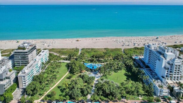 A resort with a beach view, multiple buildings, and a pool area. - Pool & Jacuzzi! Walk to beach, South Point Pier, (Miami Beach)