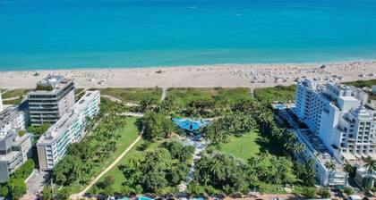 Pool & Jacuzzi! Walk to beach, South Point Pier,