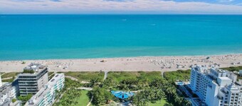 Pool & Jacuzzi! Walk to beach, South Point Pier,