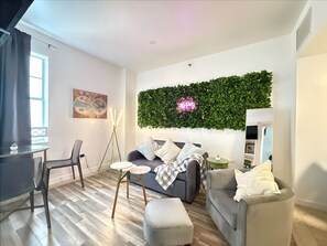 تلفزيون ذكي، مكتب