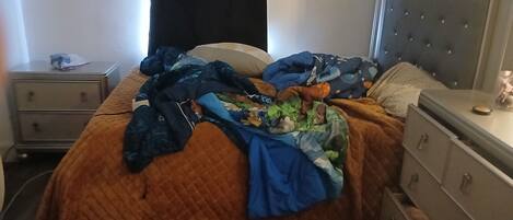 4 dormitorios, tabla de planchar con plancha, wifi y ropa de cama