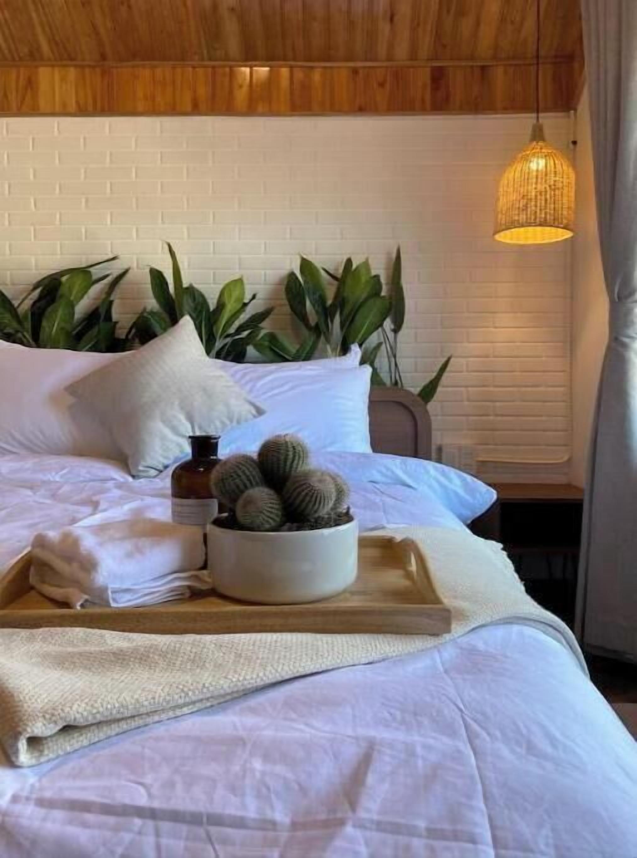 9 habitaciones, tabla de planchar con plancha, wifi y ropa de cama 