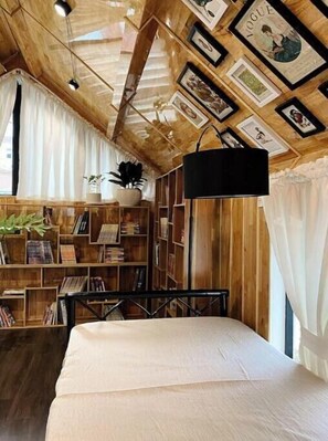 9 bedrooms, iron/ironing board, WiFi, bed sheets