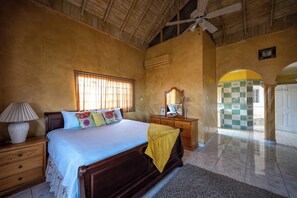 6 chambres, fer et planche à repasser, Wi-Fi, draps fournis