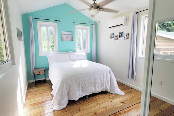 Queen bed in bedroom