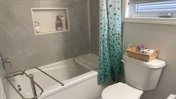 Hårføner, håndklær, såpe og toalettpapir