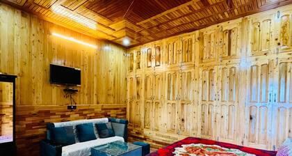 Spacious 4-bedroom house in lovely Devalsari with WiFi