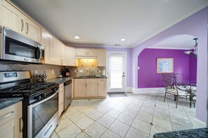 Fridge, microwave, oven, stovetop - Private Oasis Uptown, Pool, Hot Tub, Pet Friendly (Charlotte)