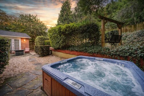 Uptown Oasis: Private Pool, Hot Tub & Pet-Friendly