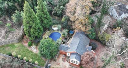 Private Oasis. Uptown. Pool. Hot Tub. Fire pit. Fenced in Yard