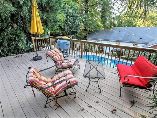 Uptown Oasis: Private Pool, Hot Tub & Pet-Friendly