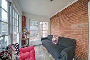 Una Smart TV, una oficina