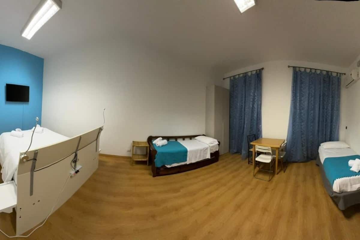 Deluxe Studio | In-room safe, desk, WiFi (free)