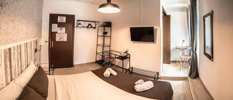 Standard-Doppel- oder -Zweibettzimmer | Zimmersafe, Schreibtisch, kostenloses WLAN