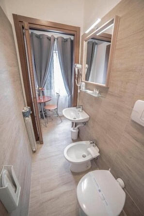 Standard Double or Twin Room | Bathroom | Shower, towels - frascati rooms (Frascati)