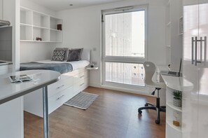 Blackout drapes, iron/ironing board, free WiFi - Abodus Living - Hope Street Apartments (Liverpool)