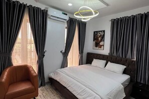 3 slaapkamers, een strijkplank/strijkijzer, wifi, beddengoed