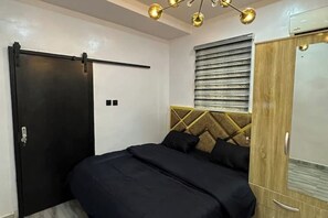2 bedrooms, iron/ironing board, WiFi, bed sheets - Classic 2bedroom Flat in GRA

 (Ikeja)