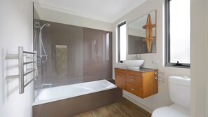 Douche, sèche-cheveux