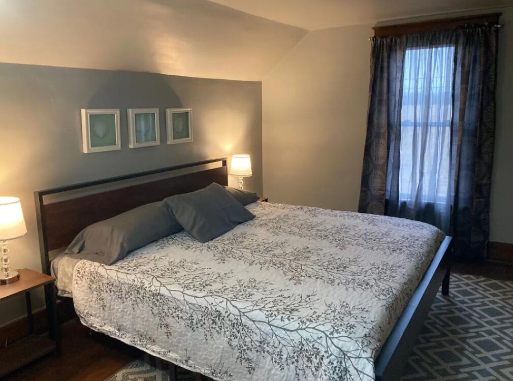 5 habitaciones, tabla de planchar con plancha y wifi gratis 