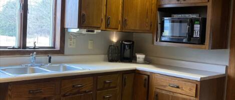 冰箱、微波炉、烤箱、炉灶