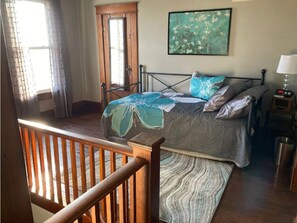 5 bedrooms, iron/ironing board, free WiFi, bed sheets