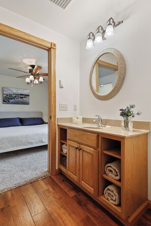 4 bedrooms, free WiFi, bed sheets