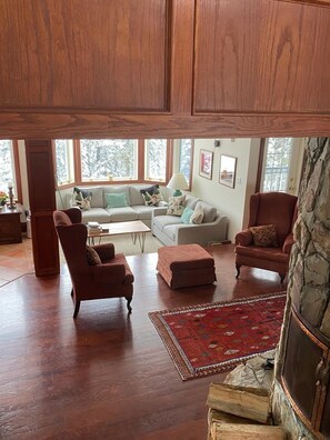 Smart-TV, Kamin, Tischfußball